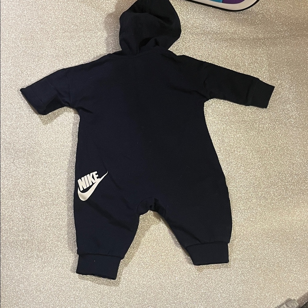 Nike Kids Black and White Hooded Footie - Picture 5 of 6